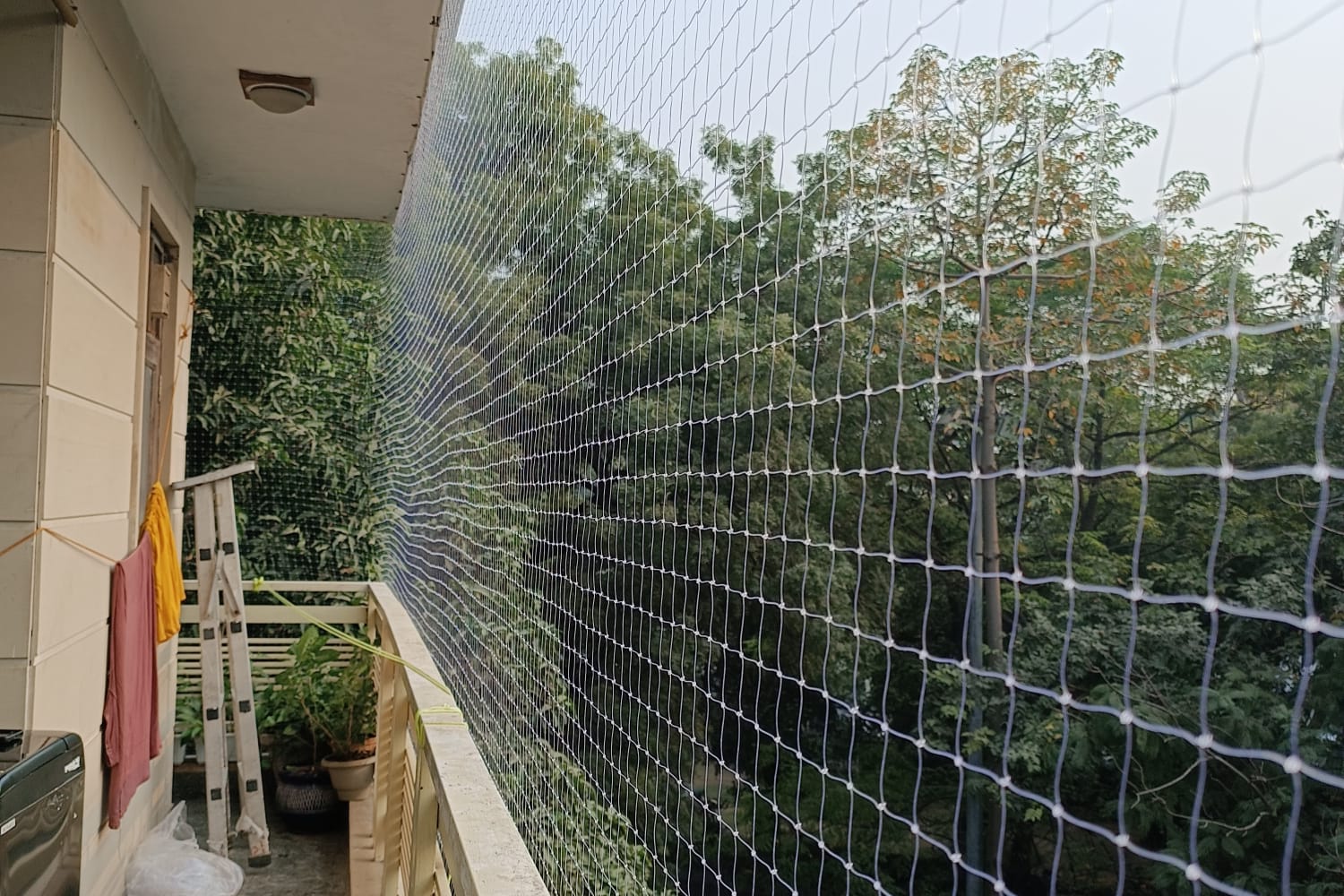 Home balcony safety net